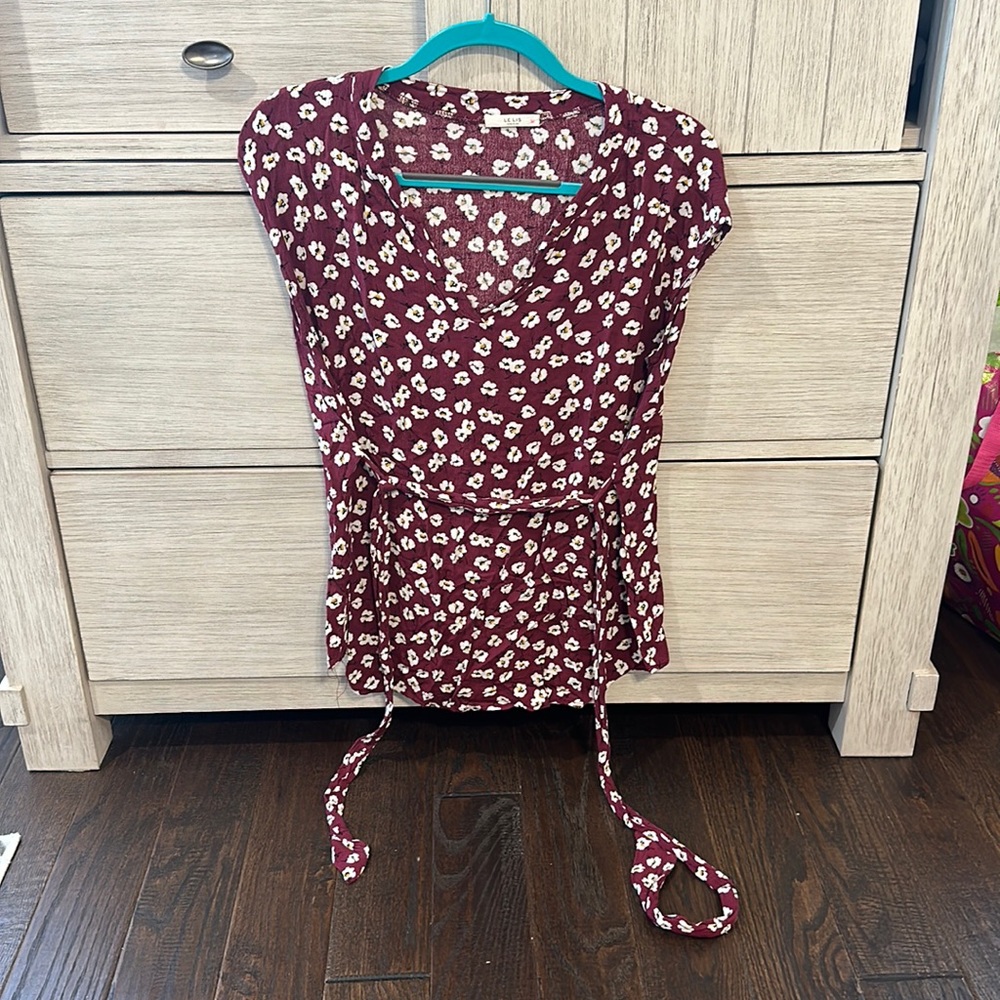 Maternity top.